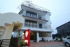 Lions Den Hotel by OYO Rooms - Image 4