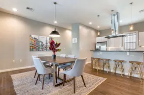 Stunning 4 BR Townhouse in Mid City - Image 4