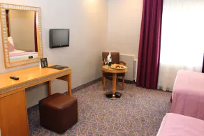 Carlton Hotel - Image 4
