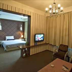 Lushang Dongyuan Hotel - Image 4