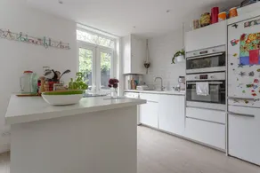 Family House in Peckham With Garden - Image 4