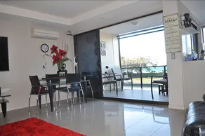 Huntington Apt 3 - Image 4