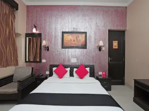 Hotel Triputi by OYO Rooms - Image 2