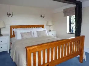 Tudor Wing - Image 4