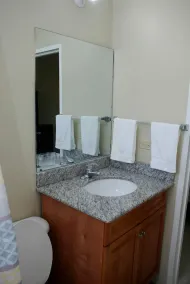 The Discovery Bay Lux Apartment - Image 2