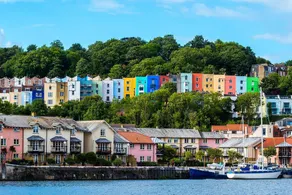 Peaceful & Pretty 2 Bedroom Flat Near Beautiful Clifton - Image 2