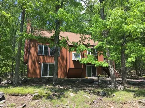 Beautiful Lakeside House Near Camelback - Image 2