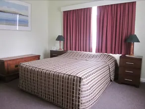 Lakes Waterfront Motel & Holiday Cottages - Image 3