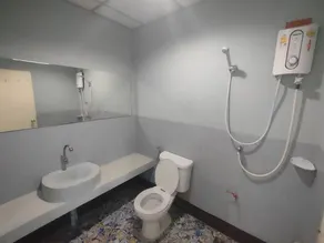 8 Resident - Image 3