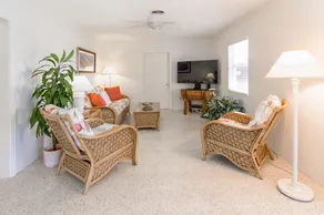 Pet-friendly 2br W/ Dock On Bay 2 Bedroom Home - Image 2