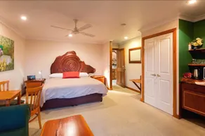 Artisan Spa Views 5 bedrooms 4 bathrooms - Image 2