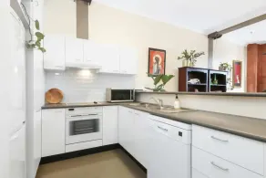 Stylish 1 Bedroom Apartment in Teneriffe - Image 2