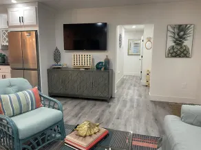 Pineapple Bungalow - Image 3