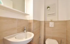 Beautiful Home in Grab With Wifi and 4 Bedrooms - Image 4