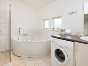 Luxurious Holiday Home in Hovedstaden With Hot Tub - Image 4