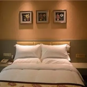 Golden Leaf Hotel - Image 2