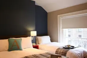 Adelphi Guesthouse - Image 2