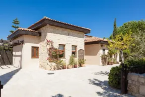 Meravigliosa villa adatta alle famiglie con terrazza, giardino e idromassaggio | Vista sulla montagna - Image 2