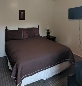 Colonial Inn - Image 5