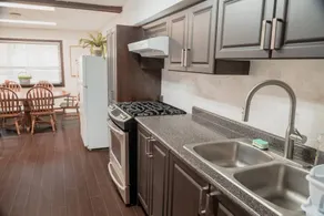 Beautiful 3 Bedroom Home Near Downtown - Image 2