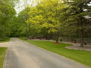 Valhalla Hillside Inn - Image 5