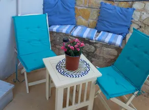 Traditional Hilltop Maisonette With sea View - Image 2