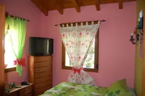 Rustic, 3-bedroom House in Villamanín With a Furnished Terrace, Garden - Image 4