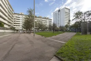 1317 - Modern Forum Apartment - Image 5