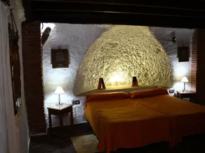 Rustic Cave House in Alcudia de Guadix with Pool - Image 5