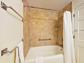 Cape Cod  On The Bay 3 Bedroom Home - Image 3