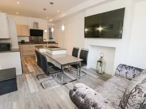 York Cottage - Image 3