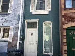 Beautiful Two Level House in Yorkville - Image 4