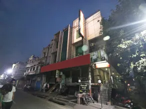 Hotel Maxx By OYO Rooms - Image 4