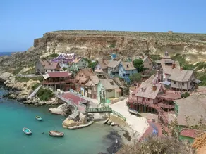 Luxury 2 Bedroom Apartment by the Sea - Image 3
