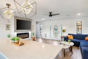 Luxury Lakehouse - Image 4