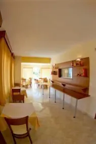 Decauville Hotel - Image 5