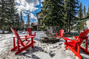 Dream 4-Br 4-Ba Chalet | Private Hot Tub | 2 min to Jasper National Park Gates - Image 2