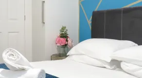 Tudors eSuites 3 Bedroom House & Garden - Image 3
