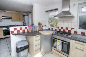 Lovely Rooms in a Quiet Place of Woking - Image 2