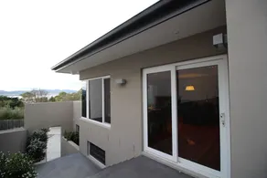 Sunny 3 Bedroom Apartment in Sandy Bay - Image 3