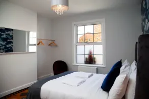 The Old Post Office - Bright & Modern 4BDR Townhouse with Private Garden - Image 3