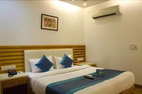 FabHotel Signature Cyber Park - Image 4