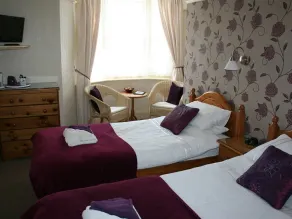 Cromwell House - Image 5