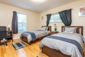 Cozy House 10 min to Monuments│10 min to DC by CozySuites - Image 4