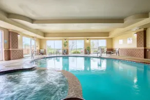 Holiday Inn Express Hotel & Suites Terrell - Image 3