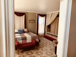 Centennial Inn Bed & Breakfast - Image 3