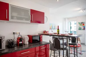 Appartement cessonnais avec terrasse et parking - Image 5