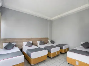 Hotel Centro Bras by OYO Rooms - Image 5