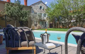 Stunning Home in Liznjan With Sauna, Wifi and 4 Bedrooms - Image 5