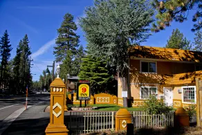 National 9 Inn South Lake Tahoe - Image 4